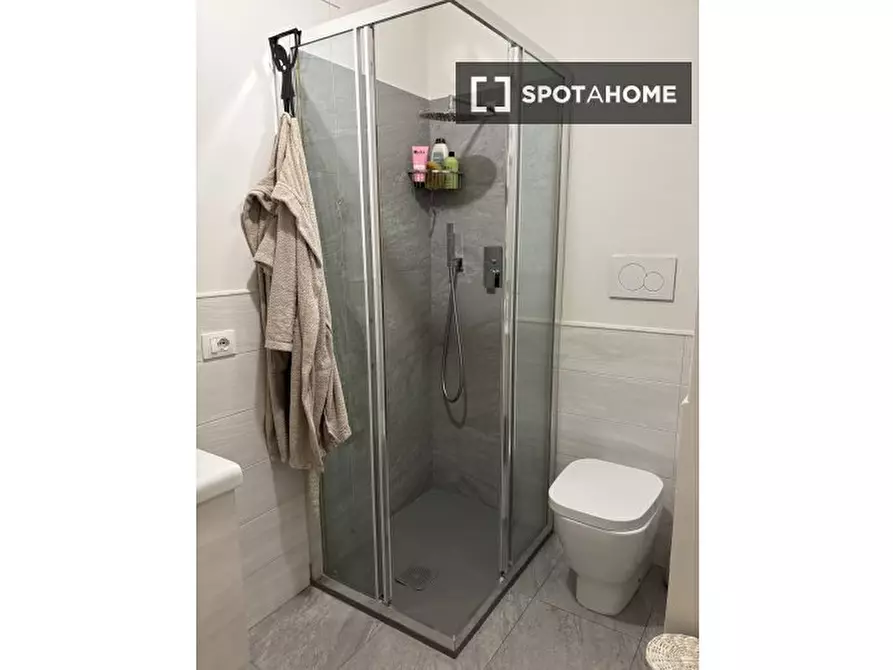 Immagine 3 di Camera condivisa in affitto  in Via Cina a Roma
