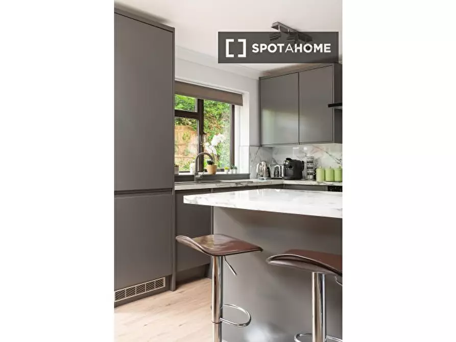 Immagine 13 di Appartamento in affitto  in The Acorns a Loughton