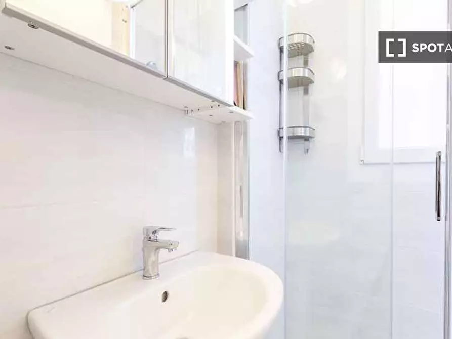 Immagine 13 di Camera condivisa in affitto  in Via Lorenteggio a Milano