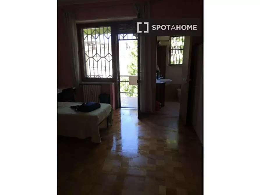 Immagine 19 di Camera condivisa in affitto  in Via Invorio a Torino