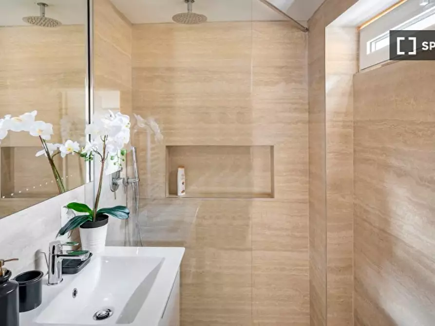 Immagine 8 di Appartamento in affitto  in Via Gregoriana a Roma