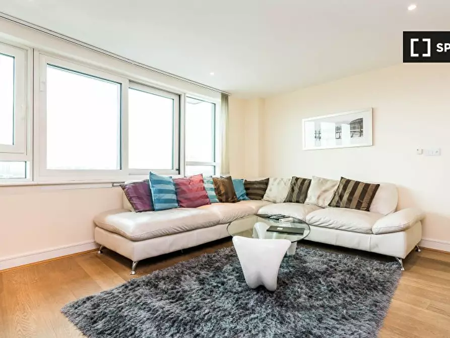 Immagine 2 di Appartamento in affitto  in St George Wharf a Lambeth