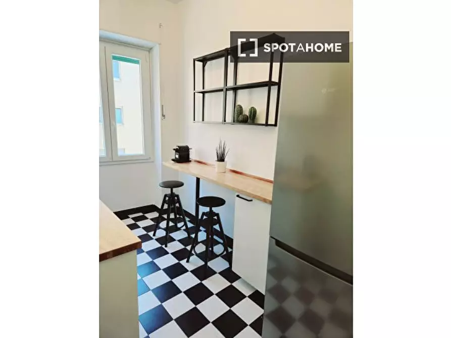 Immagine 5 di Appartamento in affitto  in Via Gian Luca Squarcialupo a Roma