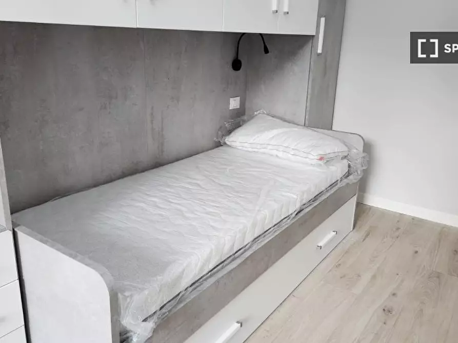 Immagine 10 di Camera condivisa in affitto  in Via Azzo Gardino a Bologna
