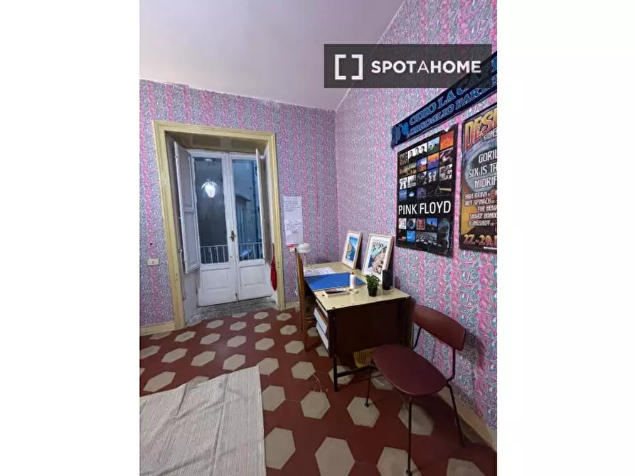 Immagine 8 di Camera condivisa in affitto  in Via Brombeis a Napoli