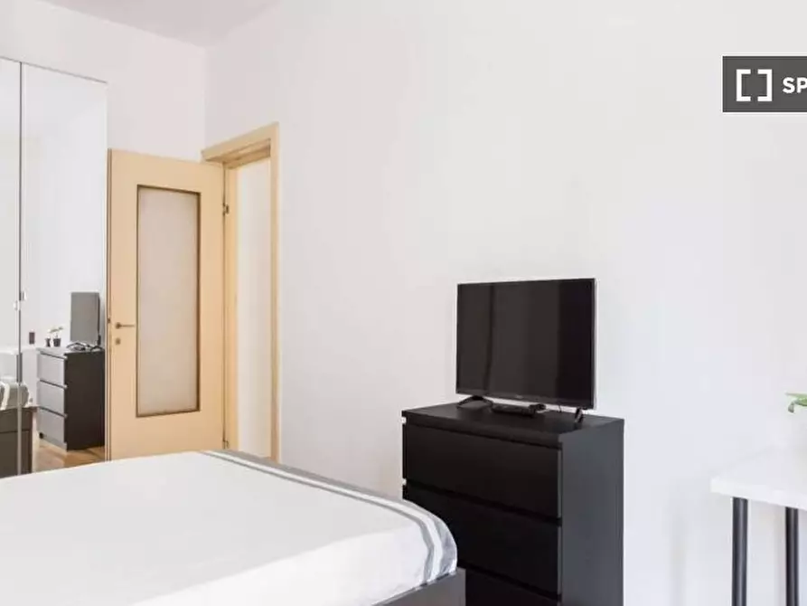 Immagine 3 di Camera condivisa in affitto  in Viale Tunisia a Milano