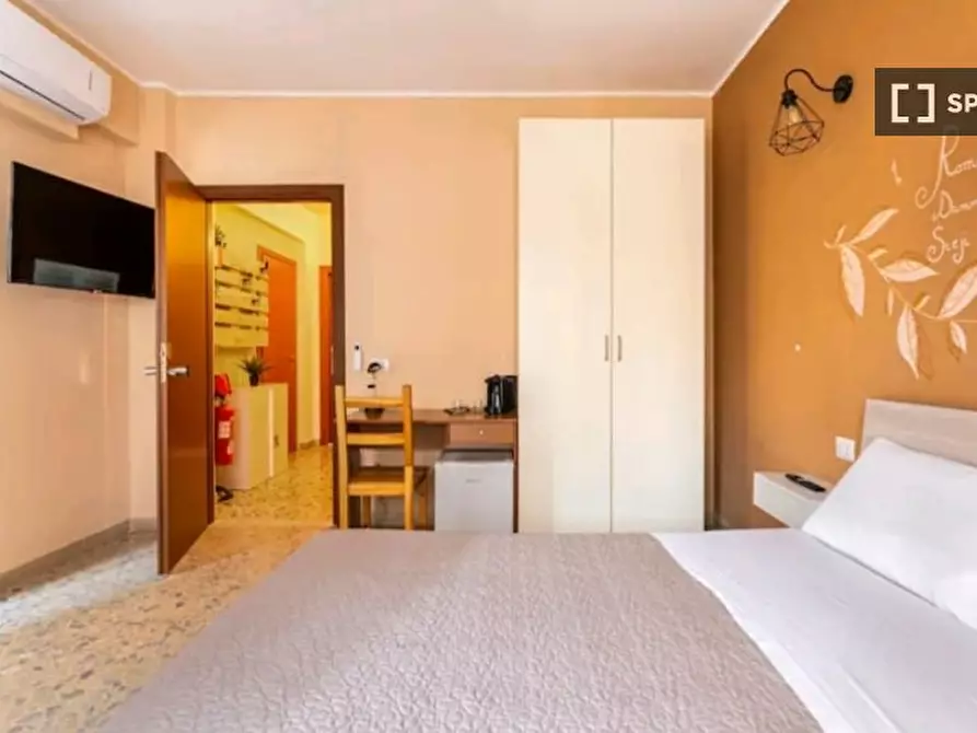 Immagine 13 di Appartamento in affitto  in Via Oderisi da Gubbio a Roma