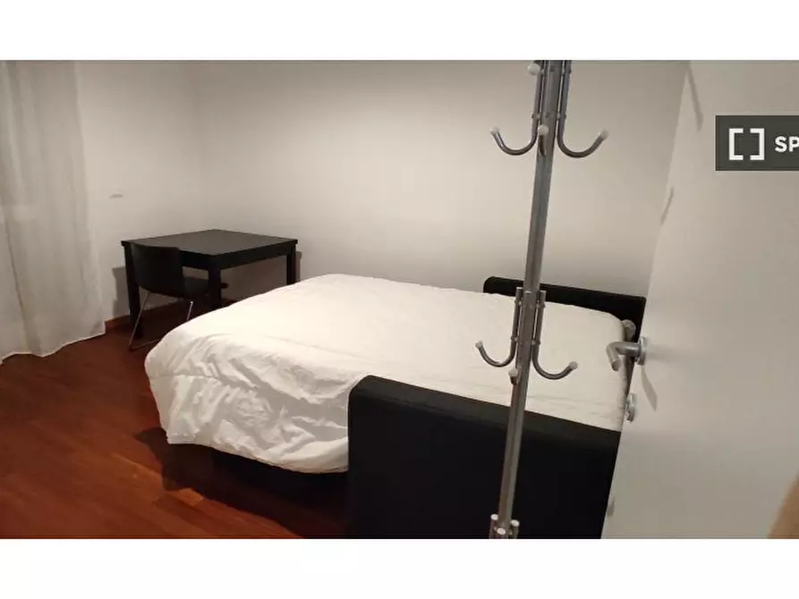 Immagine 2 di Camera condivisa in affitto  in Via Alghero a Roma