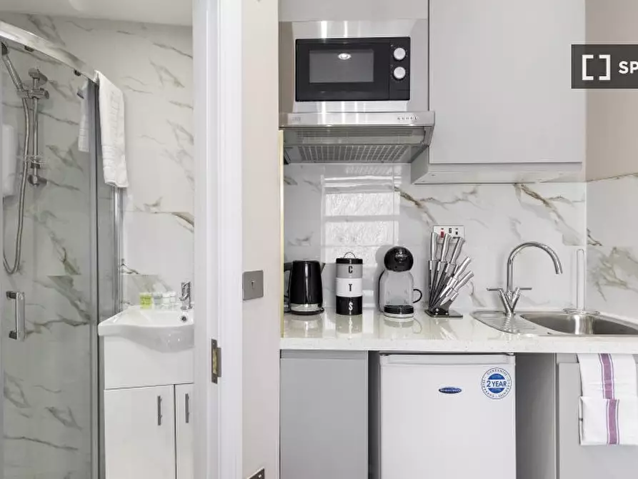 Immagine 9 di Ufficio in affitto  in flat a Tottenham