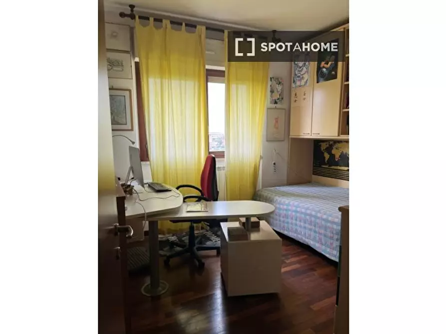 Immagine 1 di Camera condivisa in affitto  in Via Paolo Rosi a Roma