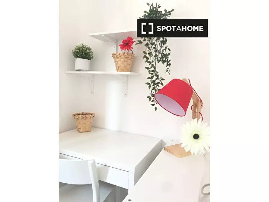 Immagine 4 di Camera condivisa in affitto  in Via Carlo Valvassori Peroni a Milano