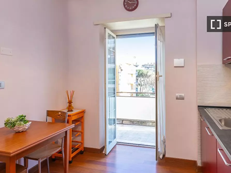 Immagine 16 di Appartamento in affitto  in Via Altavilla Irpina a Roma