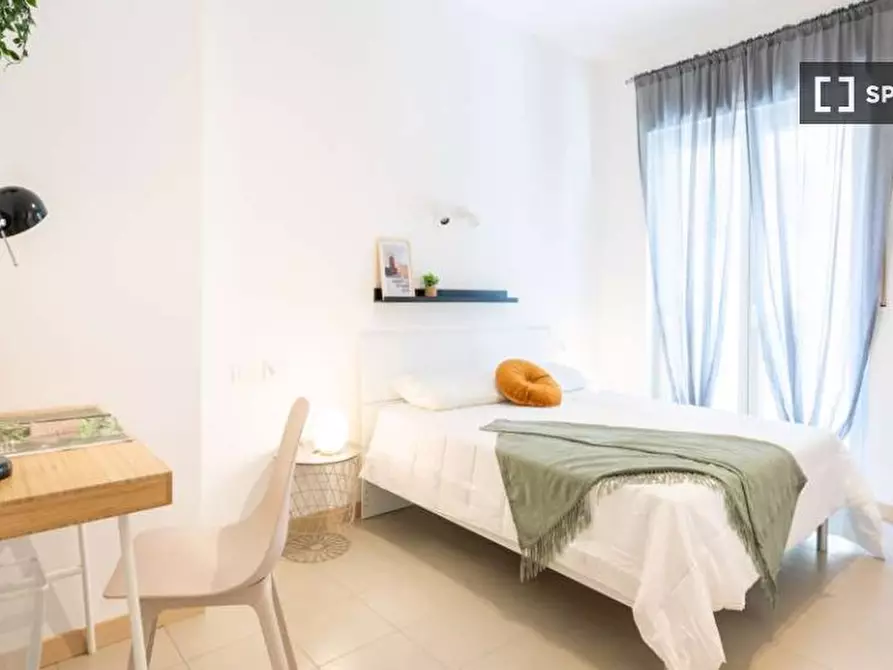 Immagine 1 di Camera condivisa in affitto  in Via Gardone a Milano