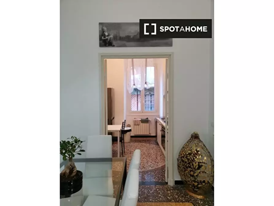 Immagine 18 di Camera condivisa in affitto  in Via Venezia a Genova