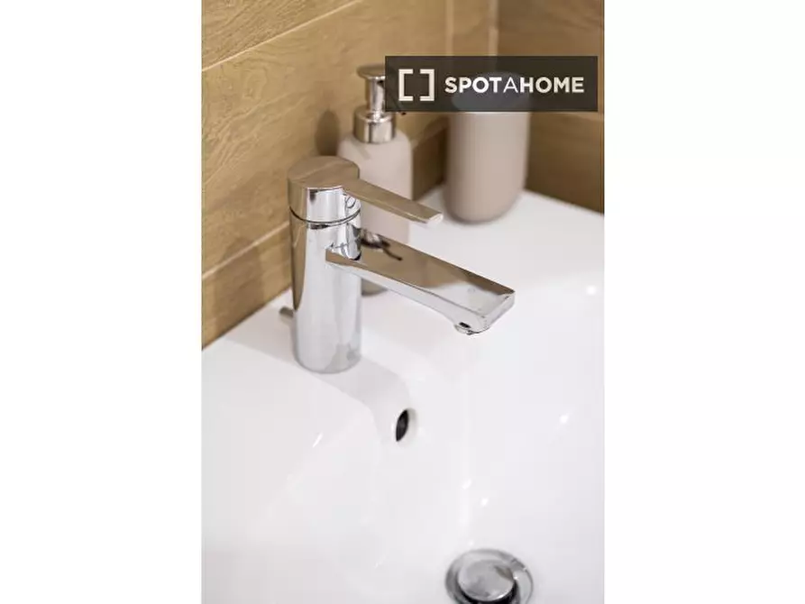 Immagine 2 di Ufficio in affitto  in Via Belvedere a Bologna