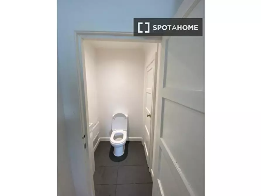 Immagine 10 di Camera condivisa in affitto  in Woodmansterne Road a Lambeth