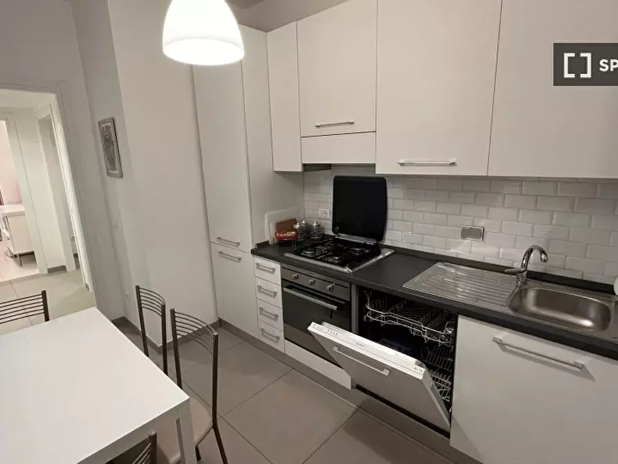Immagine 6 di Camera condivisa in affitto  in Via Teano a Roma