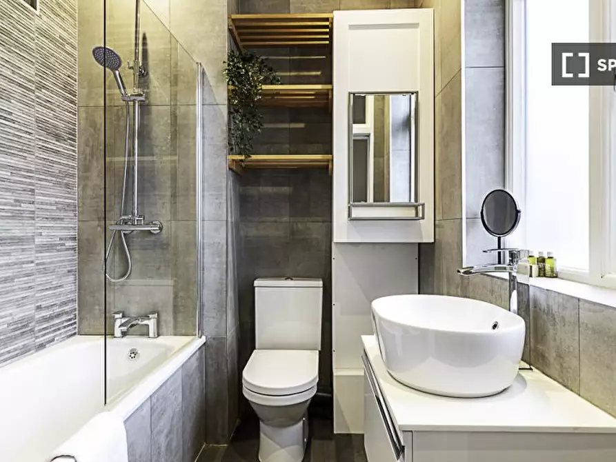 Immagine 19 di Appartamento in affitto  in Fulham Palace Road a Hammersmith