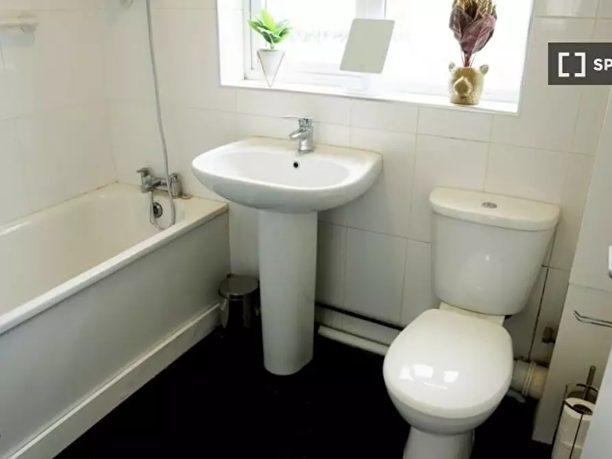 Immagine 8 di Appartamento in affitto  in Percy Ave a Staines