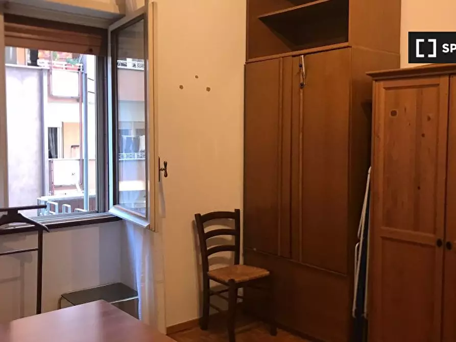 Immagine 1 di Camera condivisa in affitto  in Via Renato Simoni a Roma