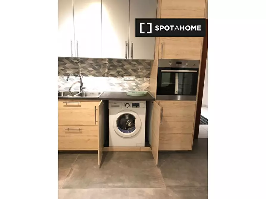 Immagine 7 di Camera condivisa in affitto  in Via Pasquale Frustaci a Napoli