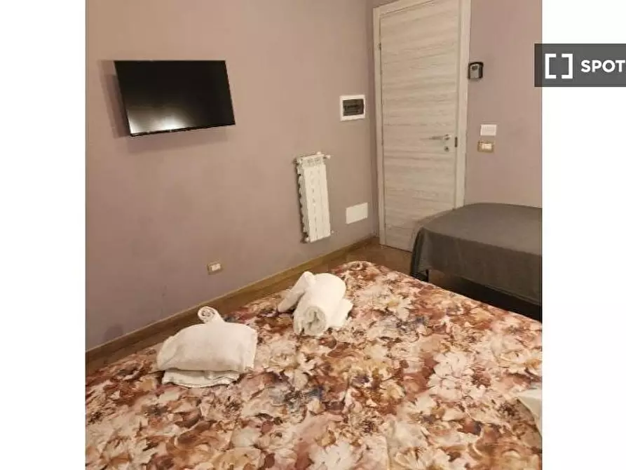 Immagine 1 di Camera condivisa in affitto  in Via Silvio Benco a Roma