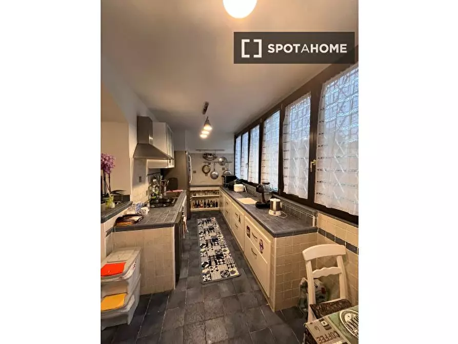 Immagine 11 di Camera condivisa in affitto  in Viale Londra a Roma