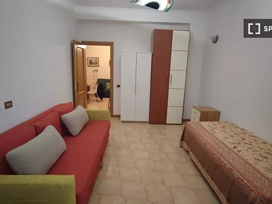 Immagine 4 di Camera condivisa in affitto  in Via Nocera Umbra a Roma