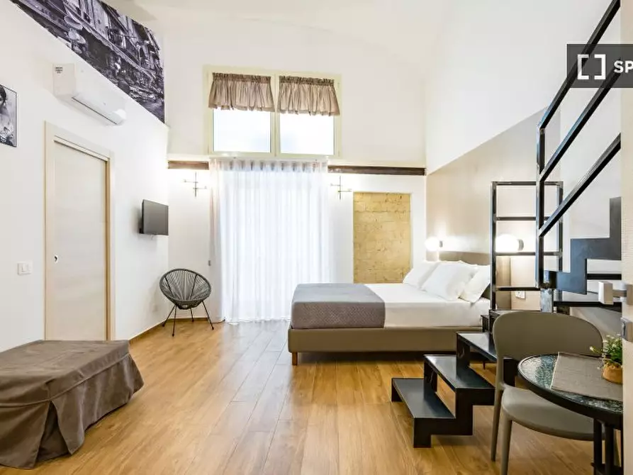 Immagine 7 di Appartamento in affitto  in Via Santa Teresa degli Scalzi a Napoli