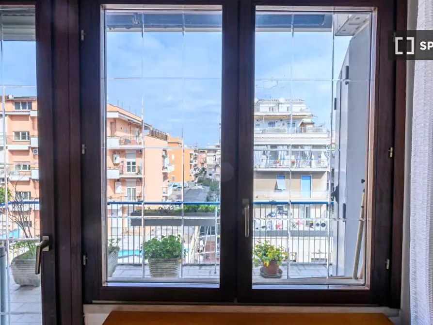 Immagine 7 di Camera condivisa in affitto  in Via delle Robinie a Roma