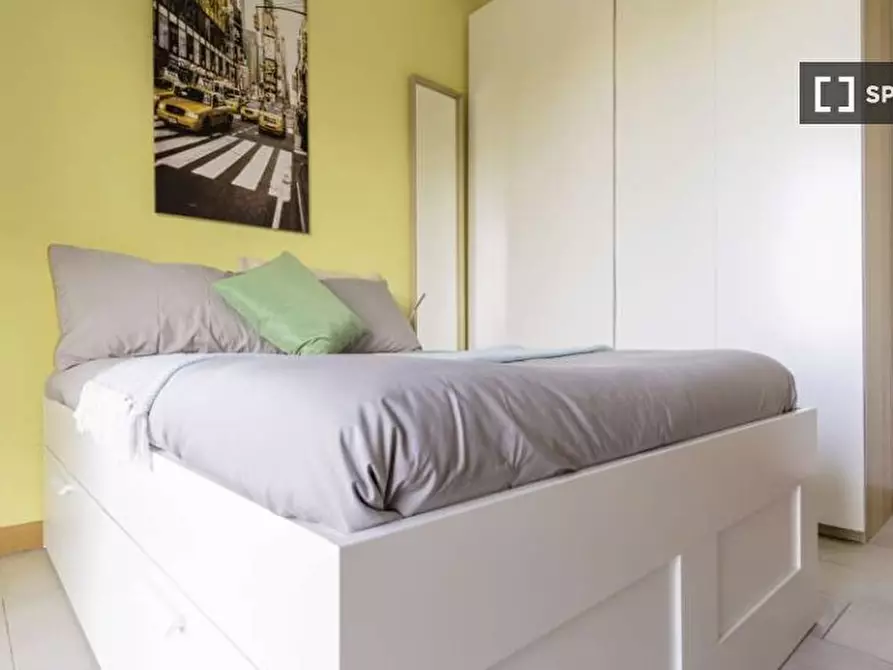 Immagine 3 di Camera condivisa in affitto  in Via Fiume delle Perle a Roma