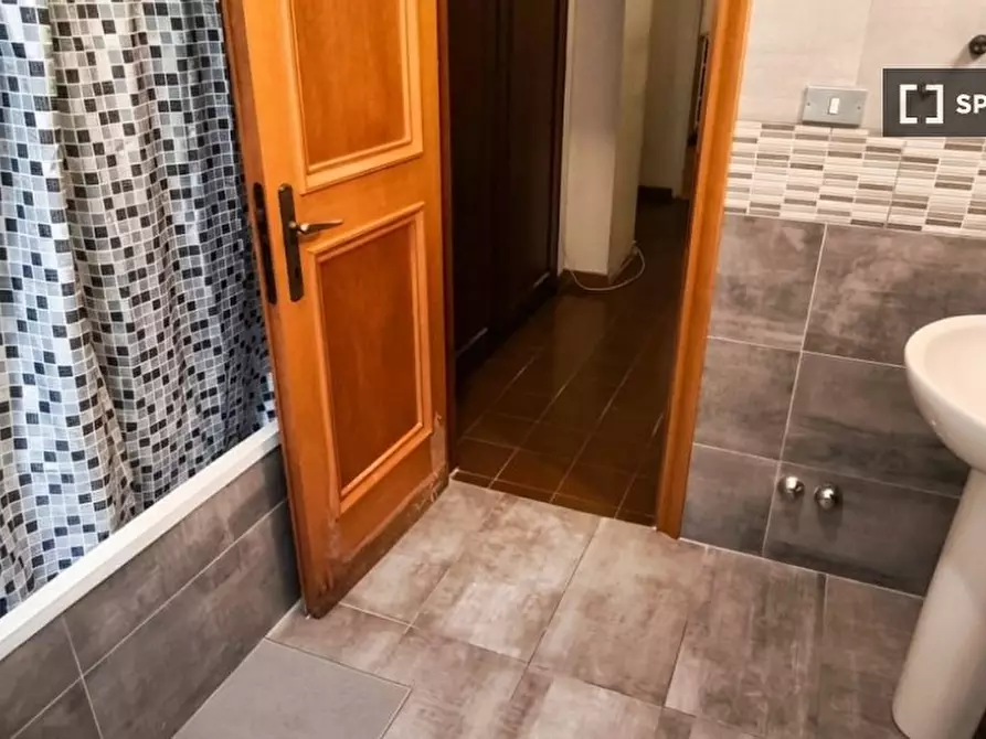 Immagine 8 di Camera condivisa in affitto  in Via Tiberio Imperatore, 00145 Roma RM, Italy a Roma