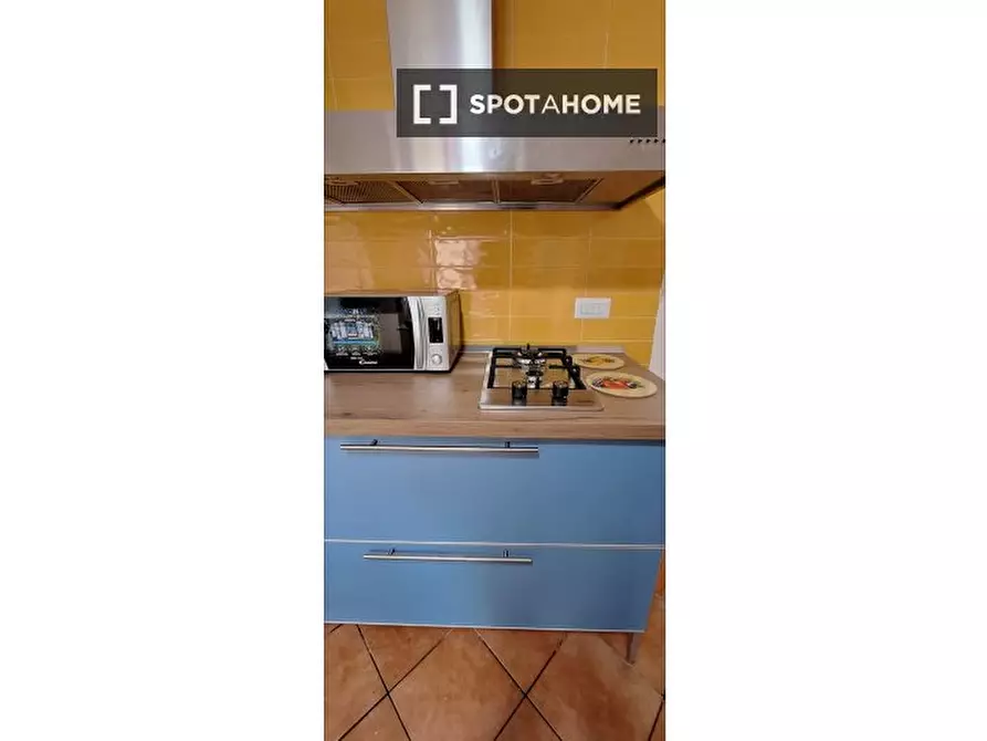 Immagine 10 di Camera condivisa in affitto  in Via S. Arcangelo a Baiano a Napoli