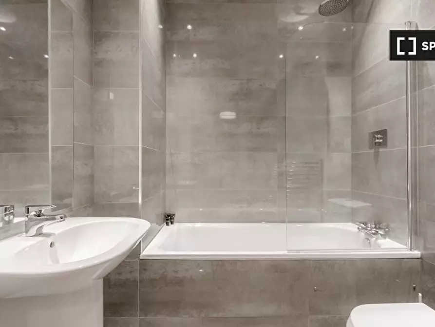 Immagine 8 di Appartamento in affitto  in Group House a Sutton