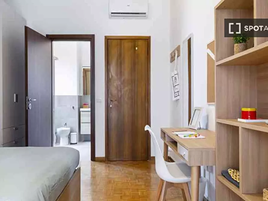 Immagine 2 di Camera condivisa in affitto  in Via Piccinni a Milano