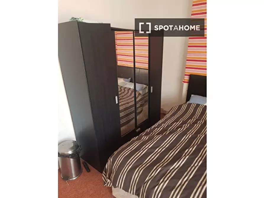 Immagine 2 di Camera condivisa in affitto  in A Homesdale Rd a Bromley