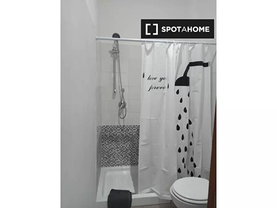 Immagine 5 di Camera condivisa in affitto  in Via Fraconalto a Roma