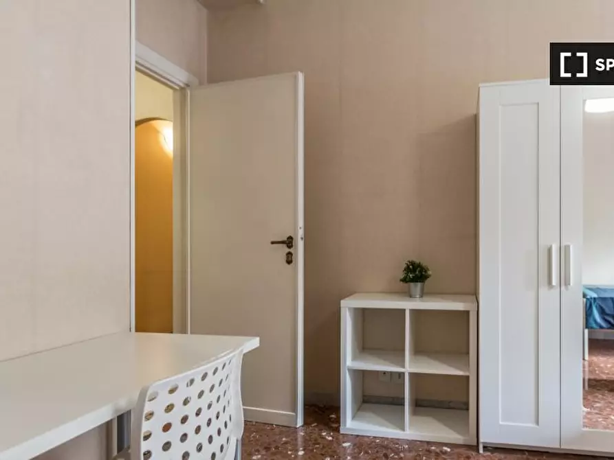 Immagine 15 di Camera condivisa in affitto  in Via Statilio Ottato a Roma