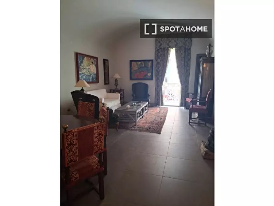 Immagine 7 di Appartamento in affitto  in Via Chiaia a Napoli