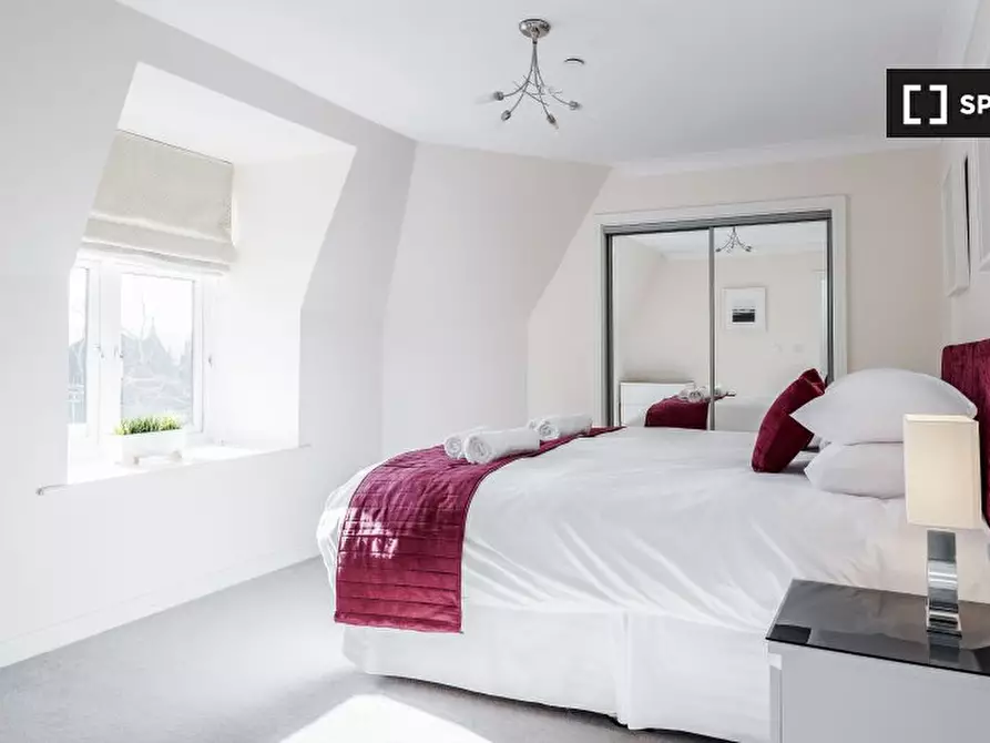 Immagine 11 di Appartamento in affitto  in Leret Way a Leatherhead