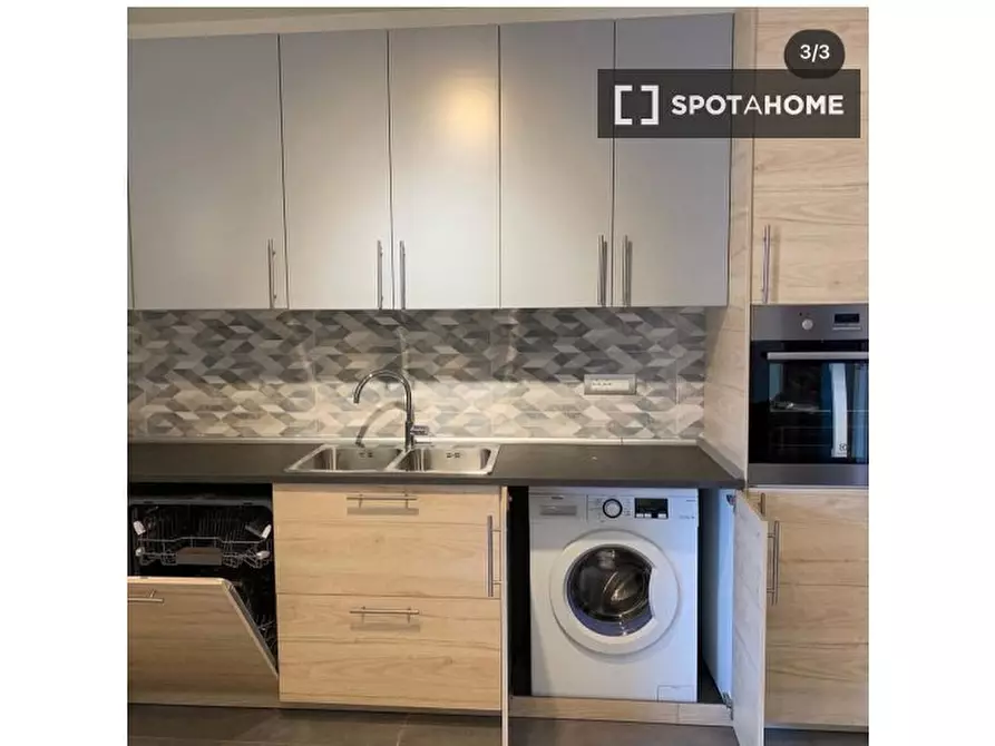 Immagine 14 di Camera condivisa in affitto  in Via Pasquale Frustaci a Napoli