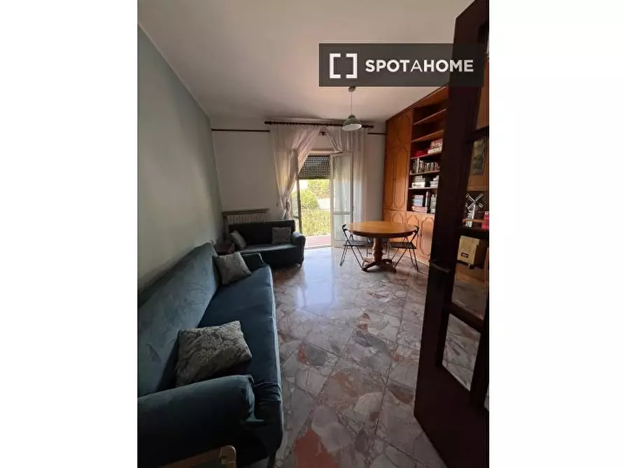 Immagine 3 di Camera condivisa in affitto  in Via Gabriele Jannelli a Napoli