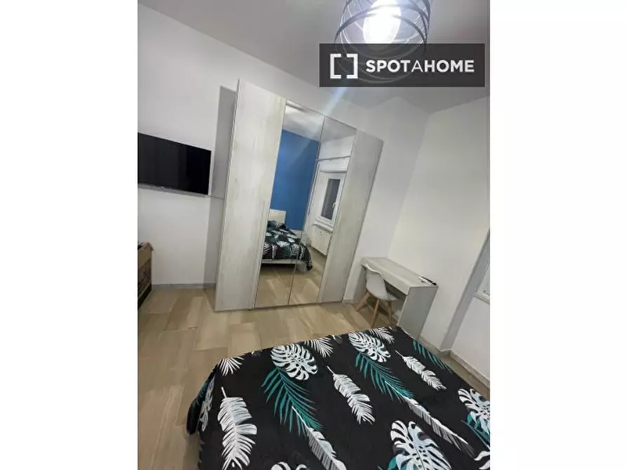 Immagine 6 di Camera condivisa in affitto  in Via di Val Tellina a Roma