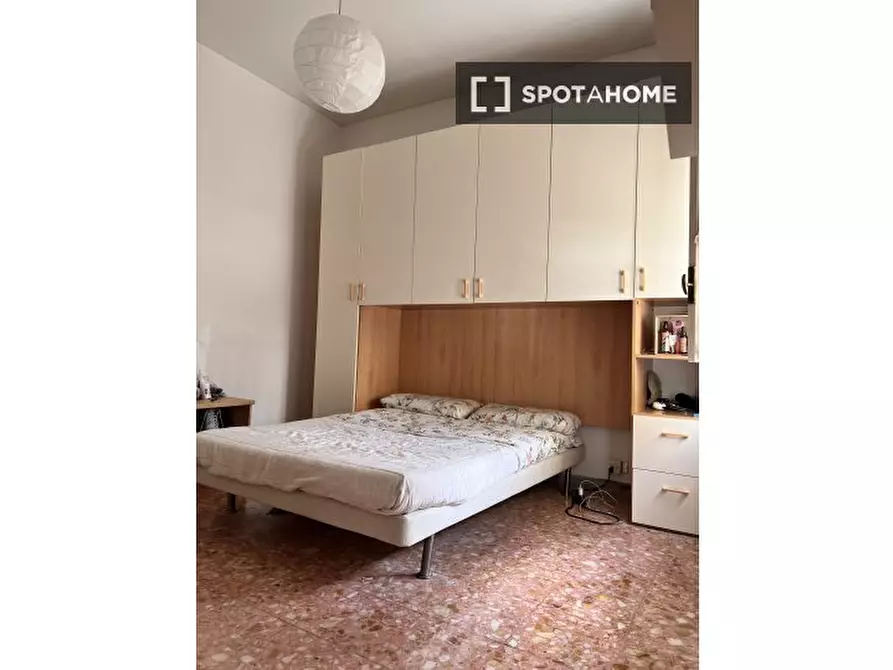 Immagine 2 di Camera condivisa in affitto  in Via Monte Viglio a Roma