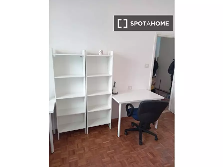 Immagine 3 di Camera condivisa in affitto  in Via Nino Bertocchi a Bologna