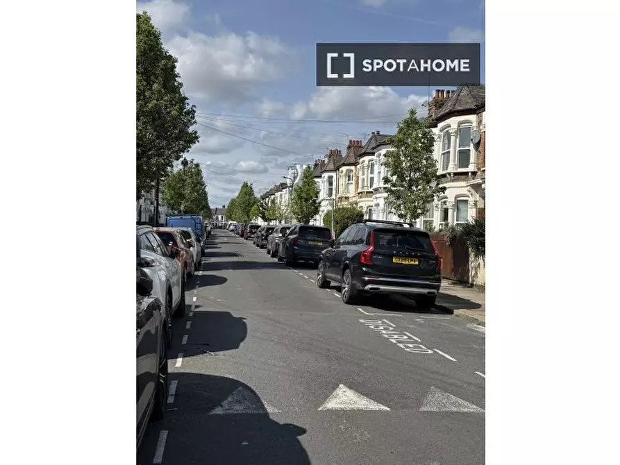 Immagine 3 di Camera condivisa in affitto  in Burrows Road a Brent