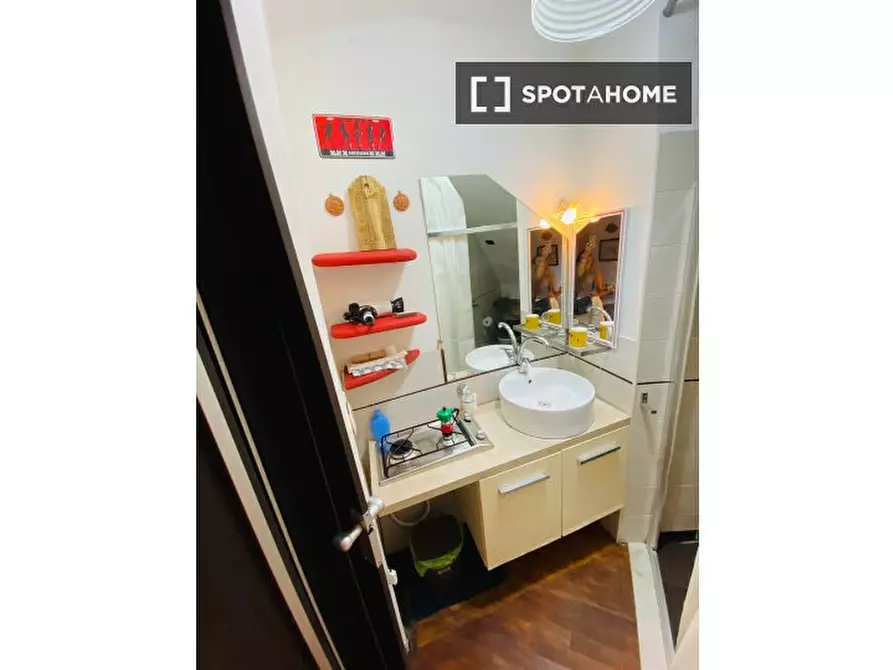 Immagine 13 di Appartamento in affitto  in Via Pellegrini a Napoli