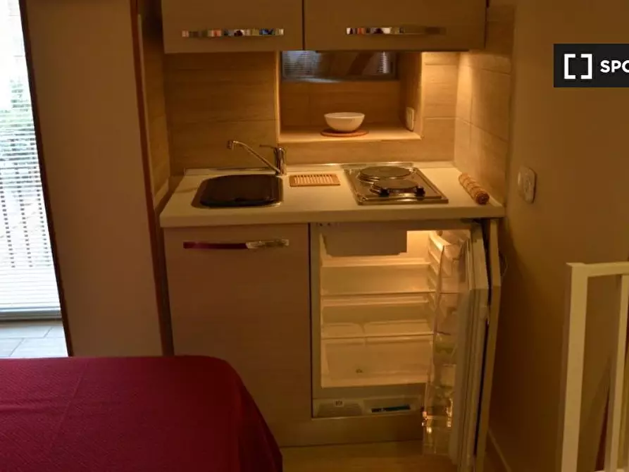 Immagine 9 di Camera condivisa in affitto  in Via Vetulonia a Roma