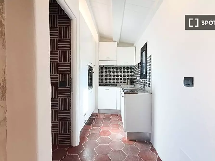 Immagine 6 di Appartamento in affitto  in Via Della Croce a Roma