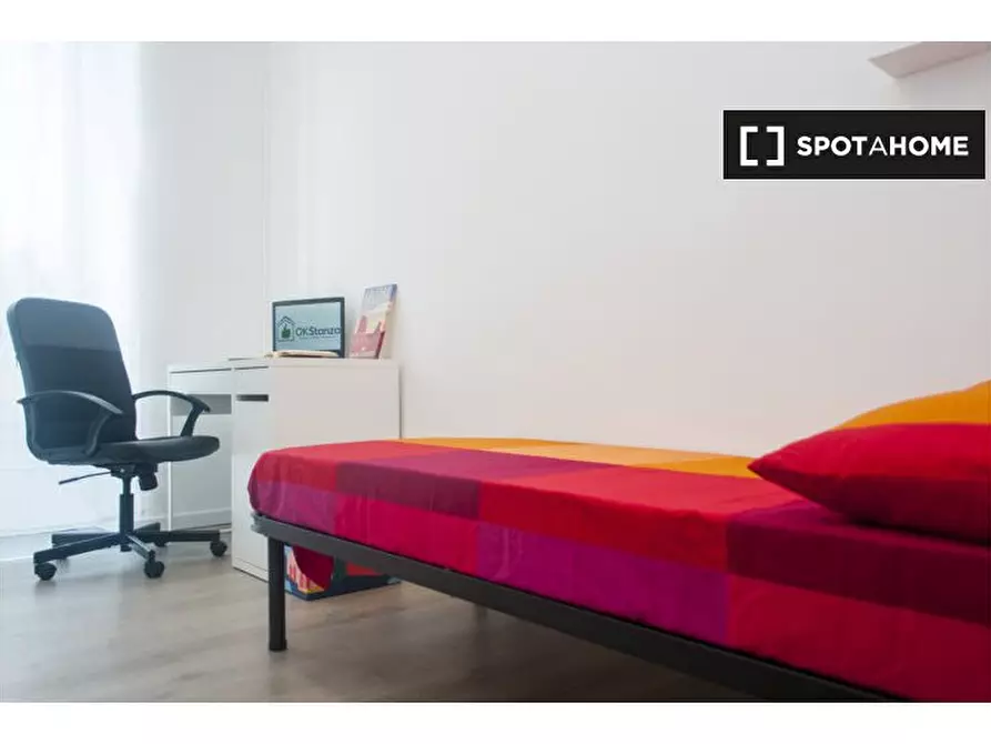 Immagine 17 di Camera condivisa in affitto  in Via Aldo Barbaro a Torino